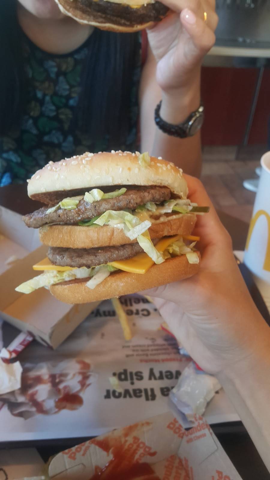 McDonalds | cafe | 420 E Market St, Louisville, KY 40202, USA | 5025838400 OR +1 502-583-8400