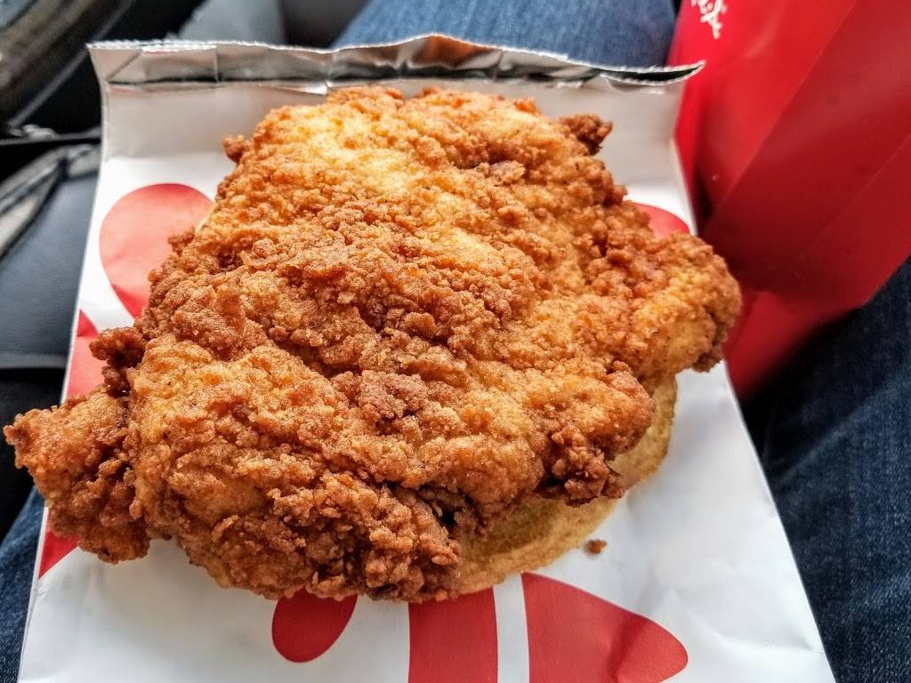 Chick-fil-A | restaurant | 950 Cpl Max Donahue Ln, Highlands Ranch, CO 80129, USA | 3034701300 OR +1 303-470-1300