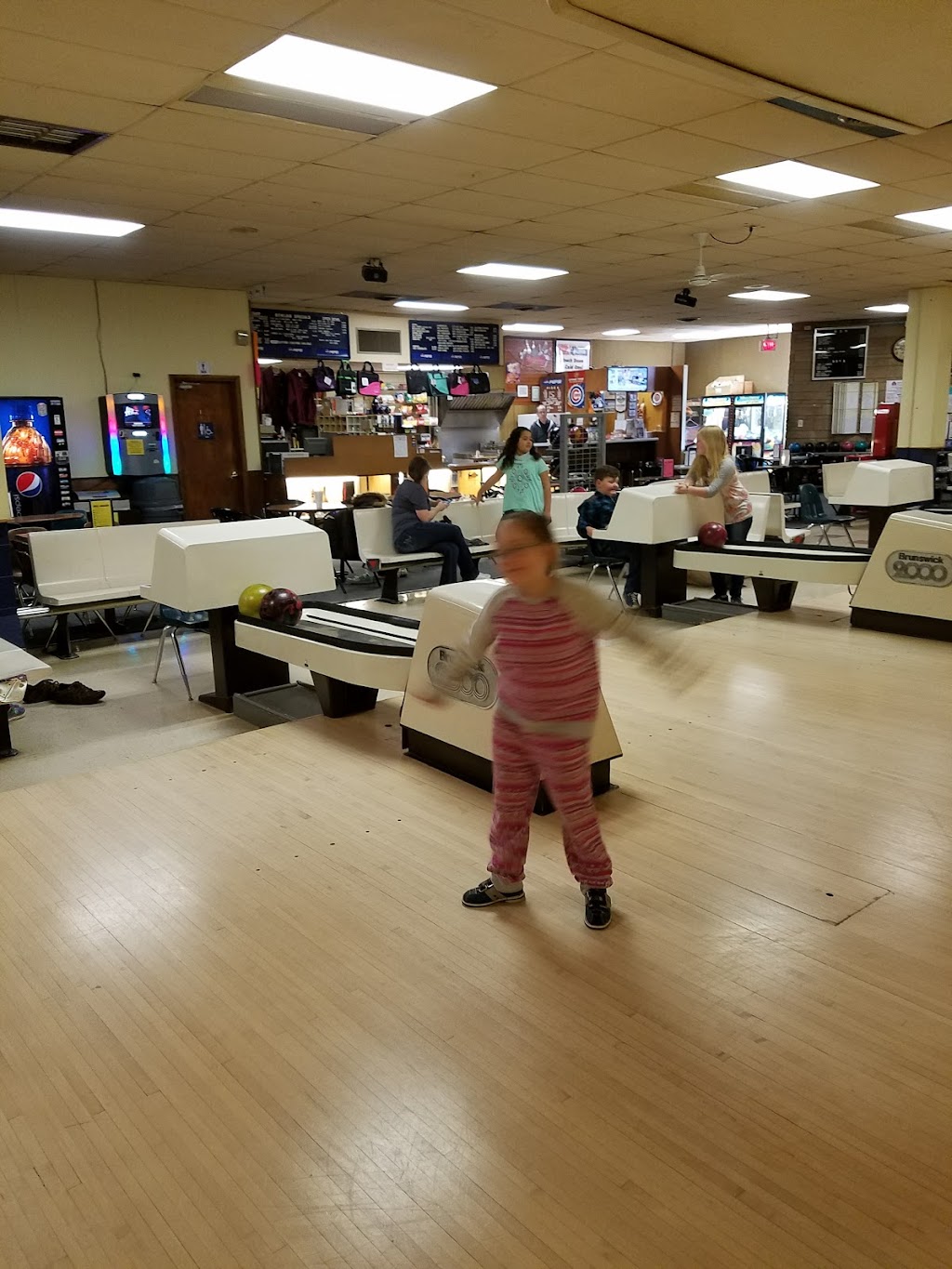 Garrett Bowl | restaurant | 110 W Keyser St, Garrett, IN 46738, USA | 2603574871 OR +1 260-357-4871