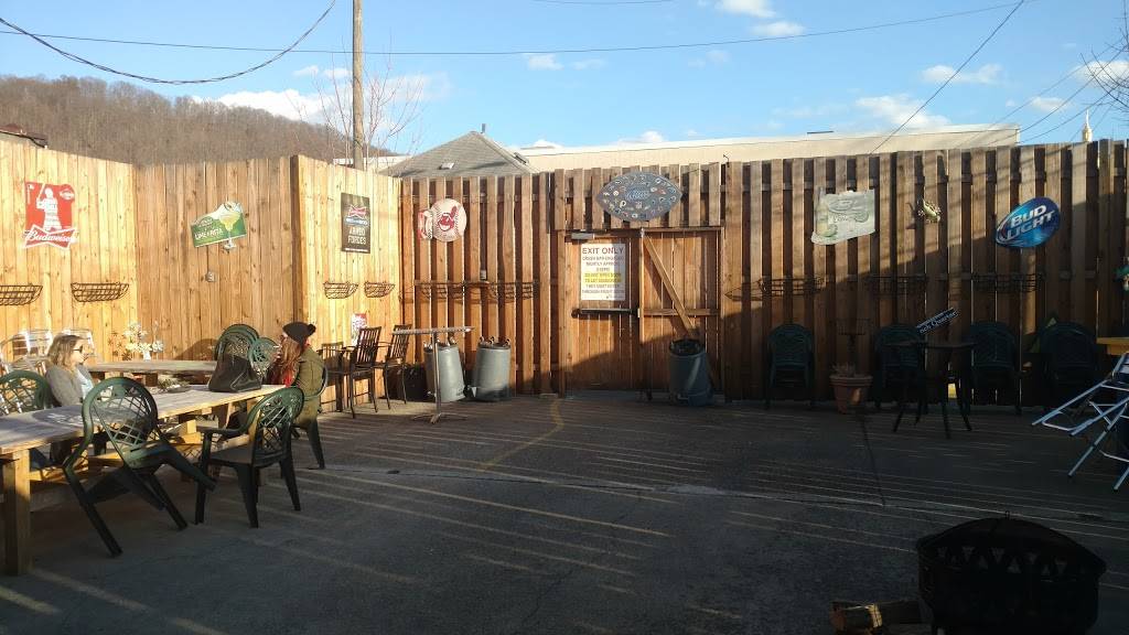 The Red Carpet Lounge | night club | 308 Elizabeth St, Charleston, WV 25311, USA | 3043429977 OR +1 304-342-9977