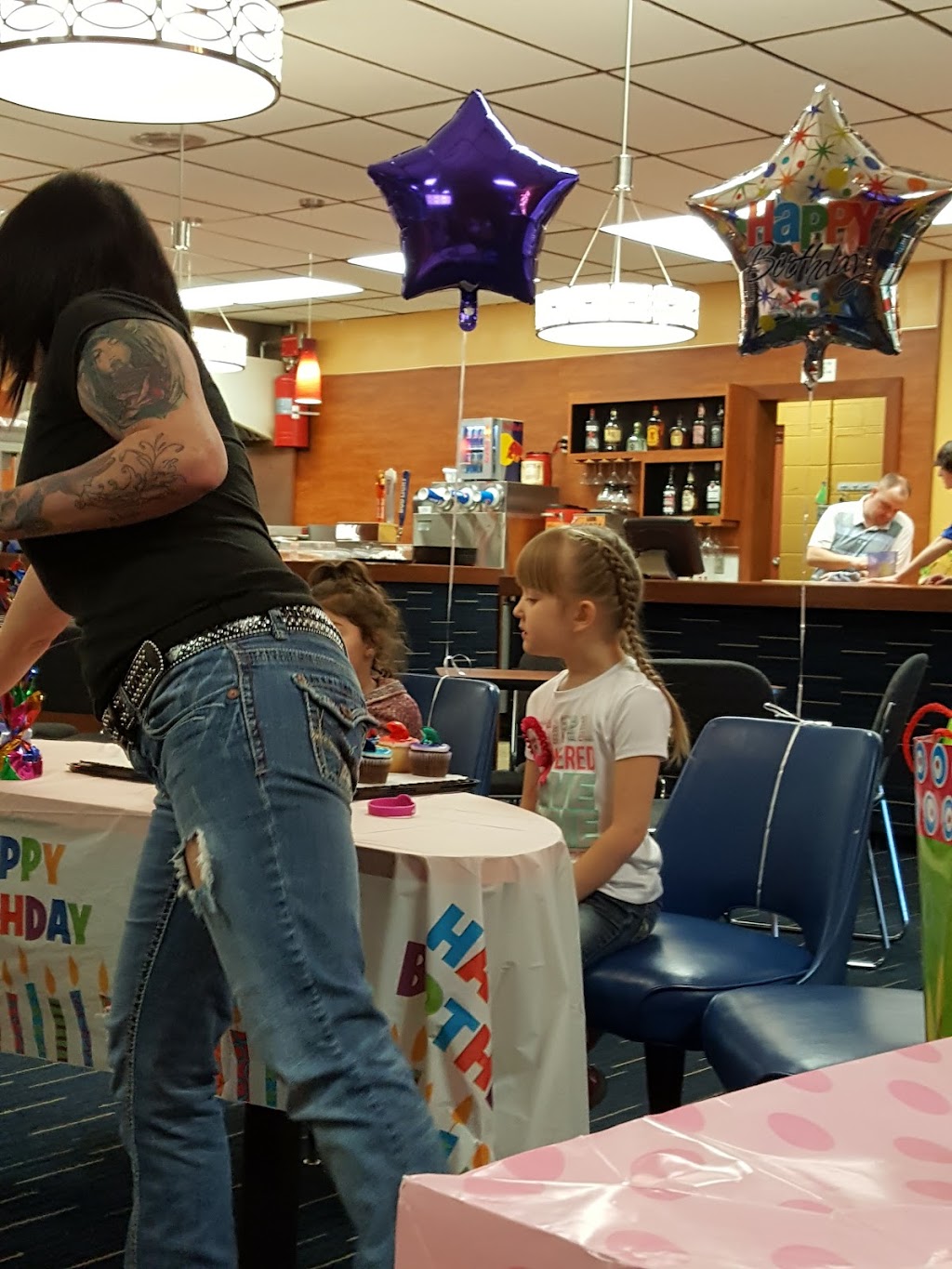 The Holiday Bowl | restaurant | 310 State St, Augusta, KS 67010, USA | 3057310945 OR +1 305-731-0945