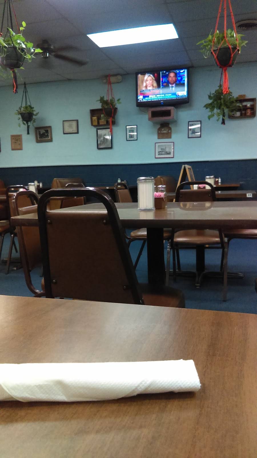 Moes Place | restaurant | 5012 N MacArthur Blvd, Warr Acres, OK 73122, USA | 4054957030 OR +1 405-495-7030