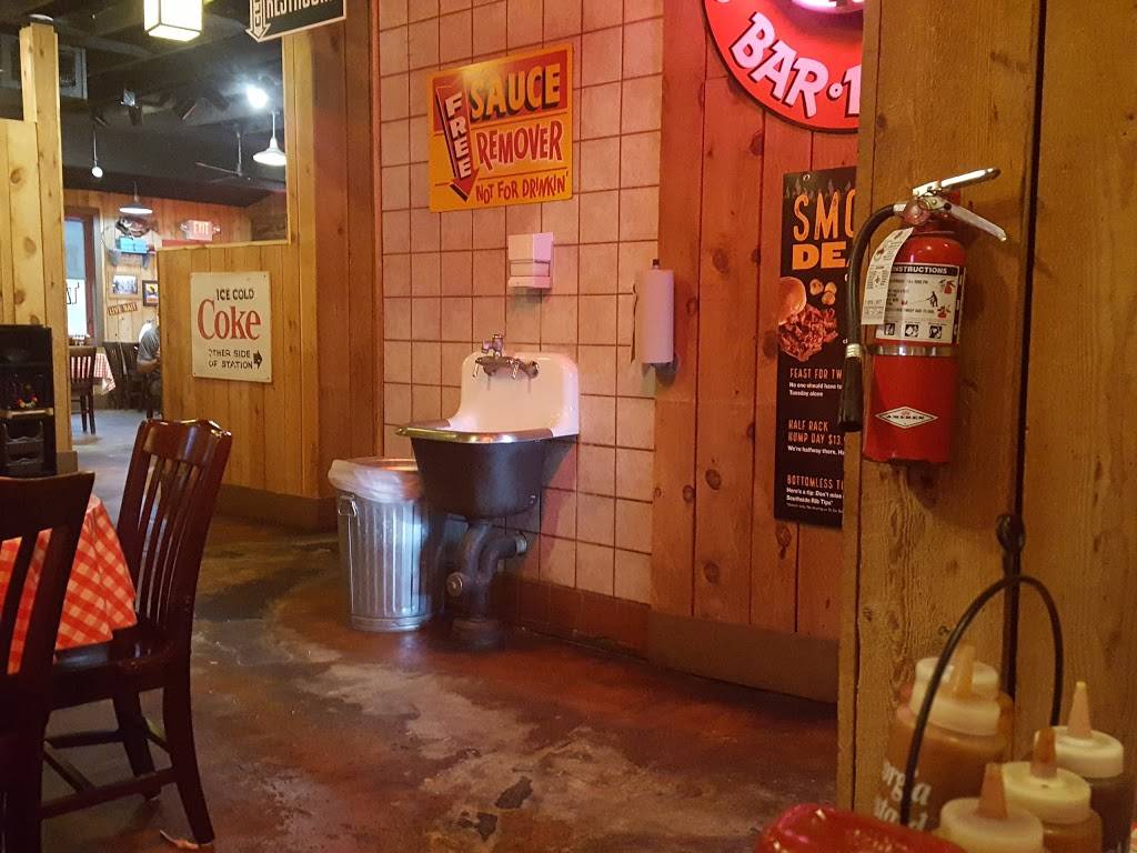Famous Daves Bar-B-Que | restaurant | 3055 WI-16, La Crosse, WI 54601, USA | 6087794100 OR +1 608-779-4100