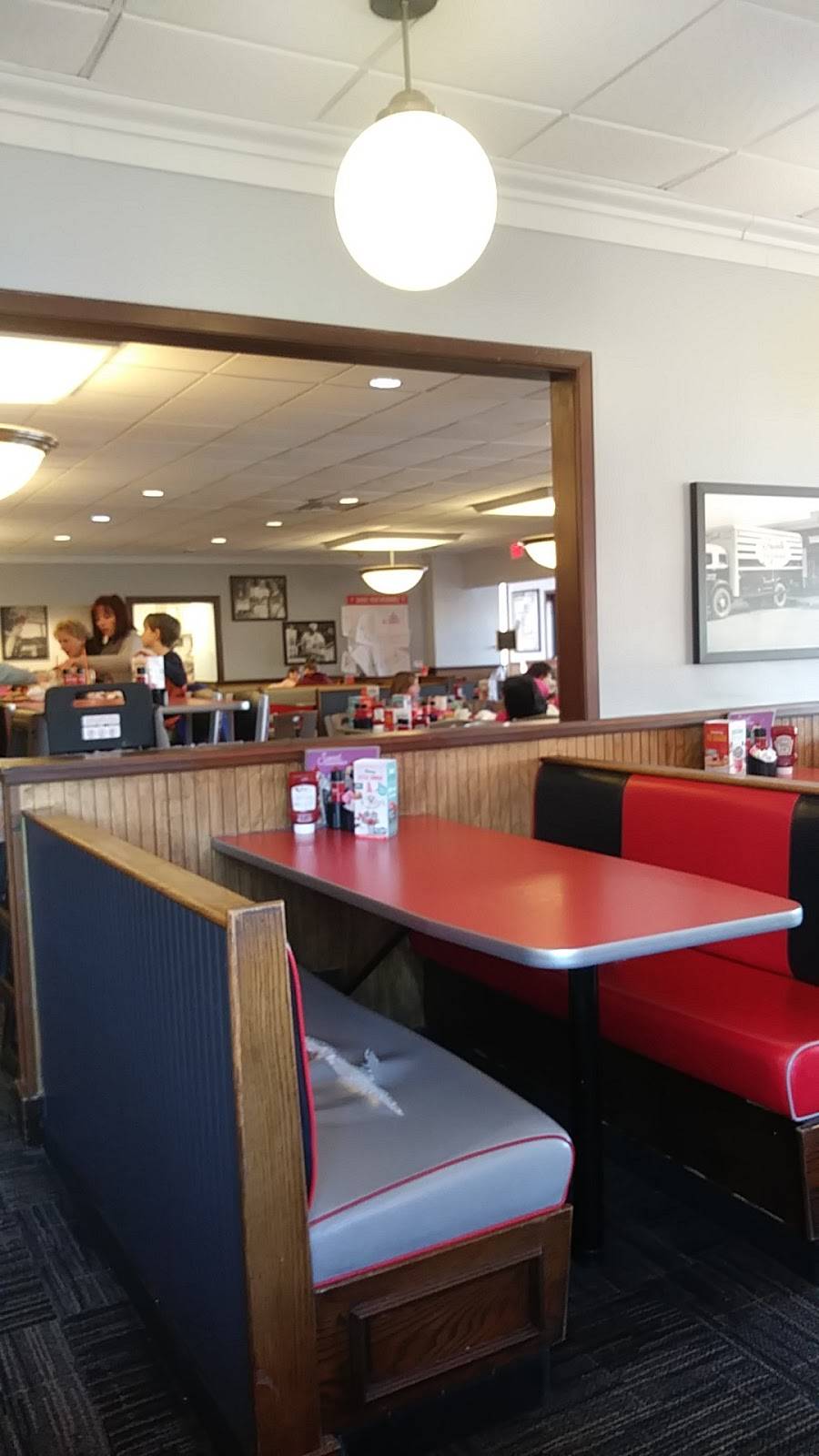 Friendlys | restaurant | 247 Greenmanville Ave, Mystic, CT 06355, USA | 8605363909 OR +1 860-536-3909