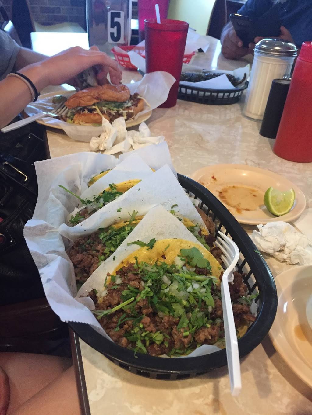 Taqueria El Brasero | restaurant | 944 N Farnsworth Ave, Aurora, IL 60505, USA | 6308987310 OR +1 630-898-7310
