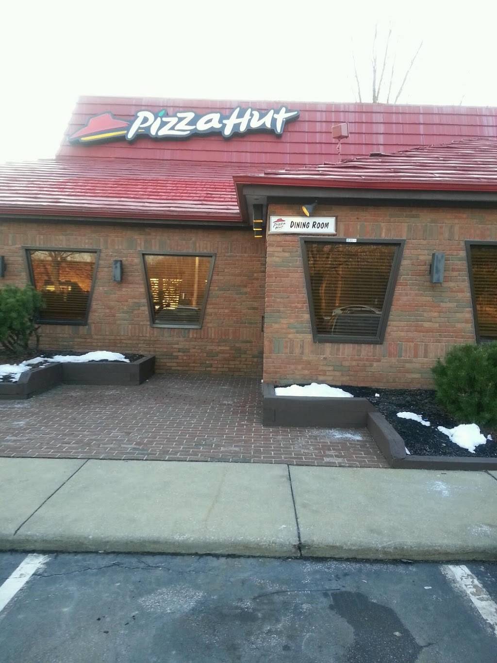 Pizza Hut | restaurant | 34165 Aurora Rd, Solon, OH 44139, USA | 4403493313 OR +1 440-349-3313