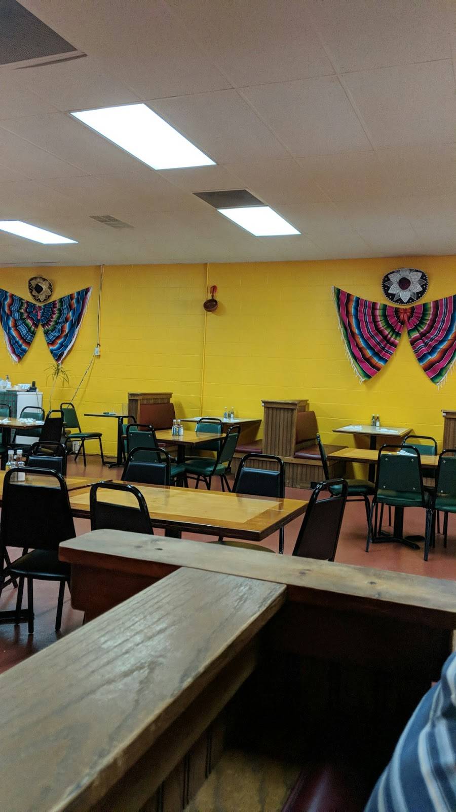 Mi Roca Fuerte | restaurant | 1500 N Main St, Monticello, KY 42633, USA | 6063408056 OR +1 606-340-8056