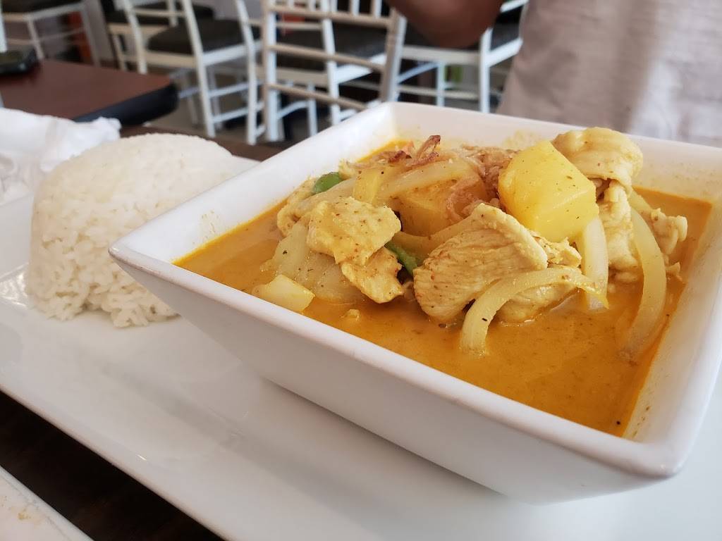 Ruuthais Kitchen | restaurant | 648 Beechwood Ave, Bridgeport, CT 06605, USA | 4752824600 OR +1 475-282-4600