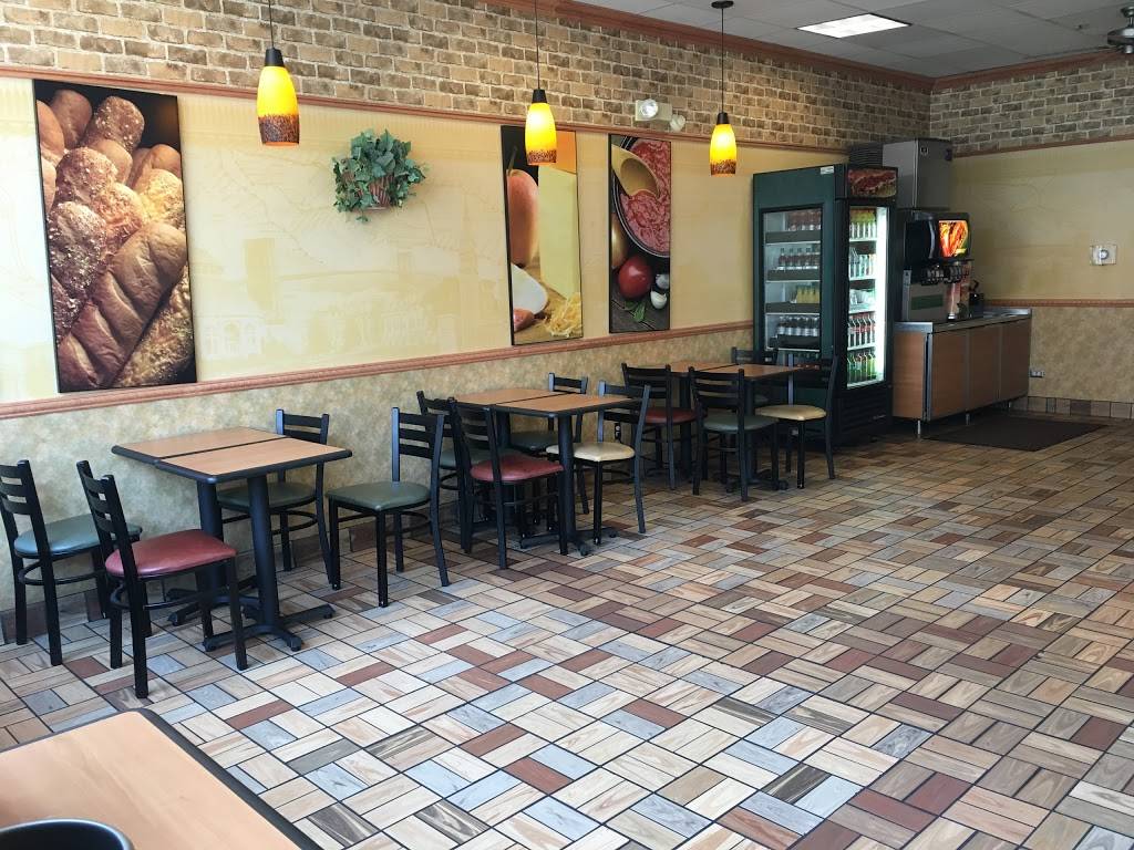 Subway Restaurants | restaurant | 5 E Downer Pl, Aurora, IL 60505, USA | 6308014282 OR +1 630-801-4282