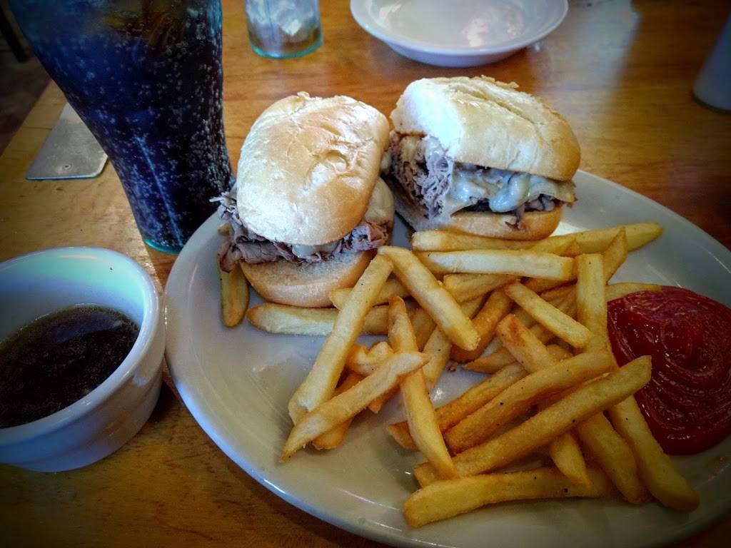 Logans Roadhouse | restaurant | 3299 W Shore Dr, Holland, MI 49424, USA | 6163999451 OR +1 616-399-9451