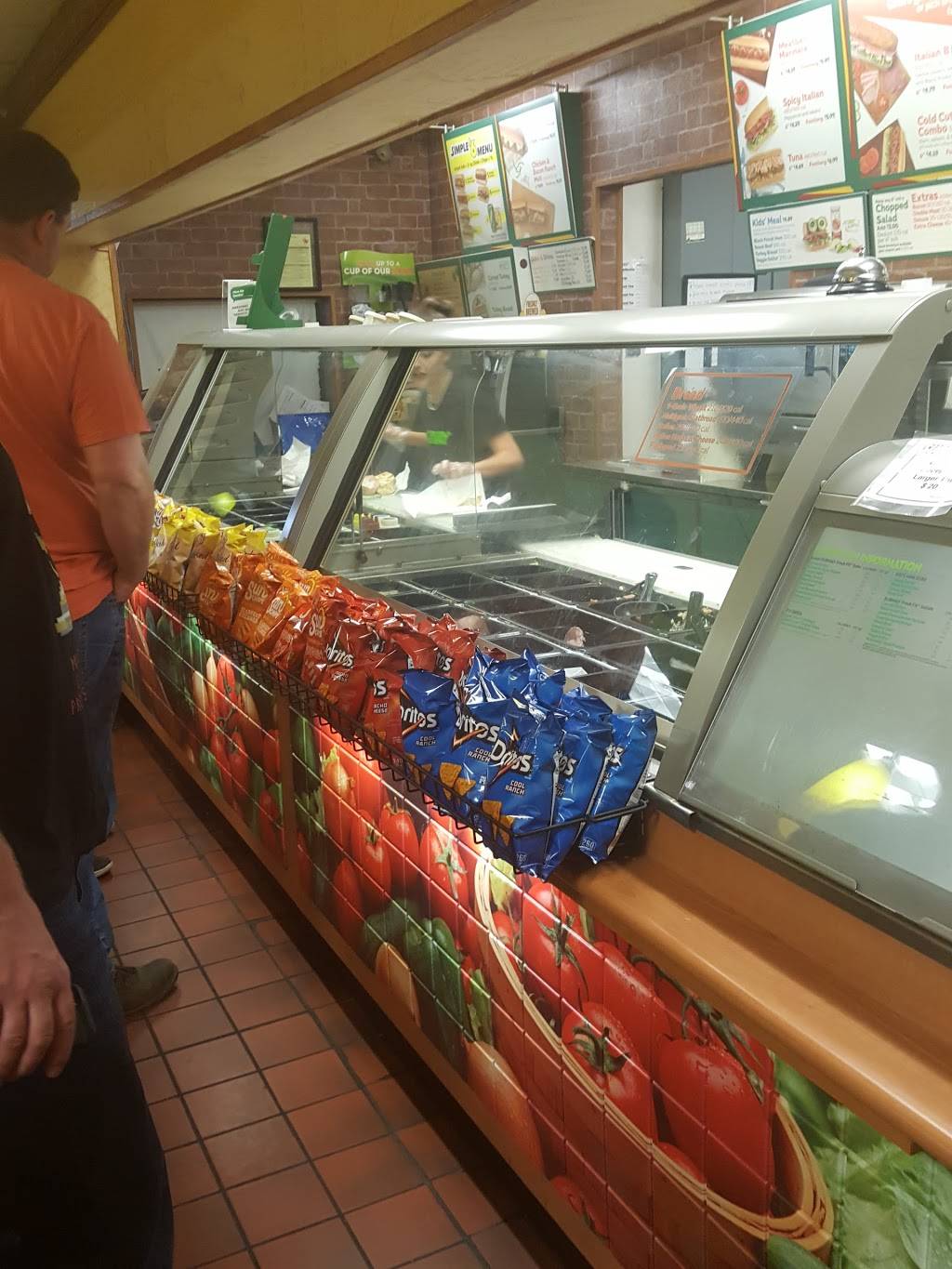 Subway | restaurant | 4803 N Broadway, Knoxville, TN 37918, USA | 8656895507 OR +1 865-689-5507