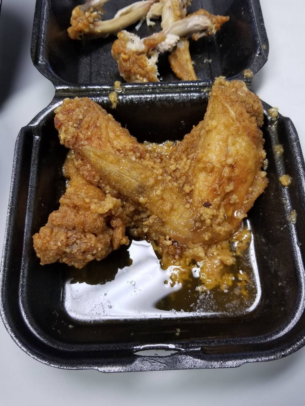 The WingHouse of Brandon 60 | restaurant | 775 W Brandon Blvd, Brandon, FL 33511, USA | 8135267007 OR +1 813-526-7007