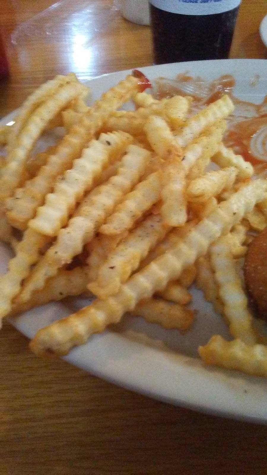 Helens Restaurant | restaurant | 3013 S Grundy Quarles Hwy, Gainesboro, TN 38562, USA | 9312682022 OR +1 931-268-2022