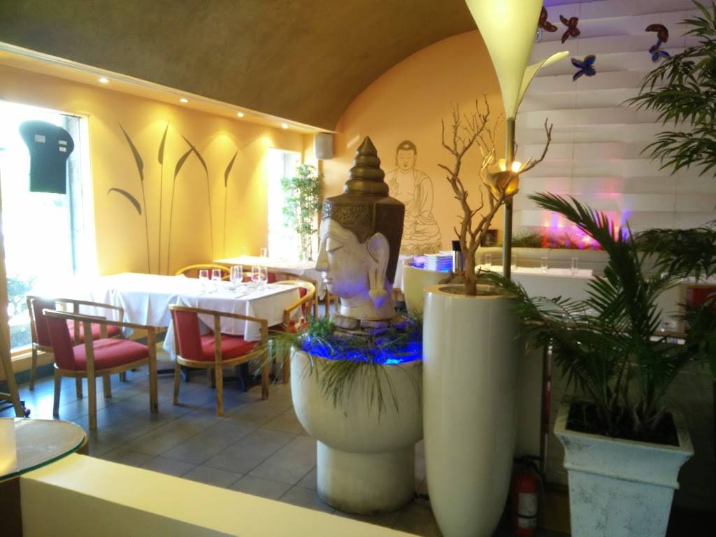 Bistro Sawadika | restaurant | 1800 Boulevard de la Côte-Vertu, Saint-Laurent, QC H4L 2A6, Canada | 5143391188 OR +1 514-339-1188