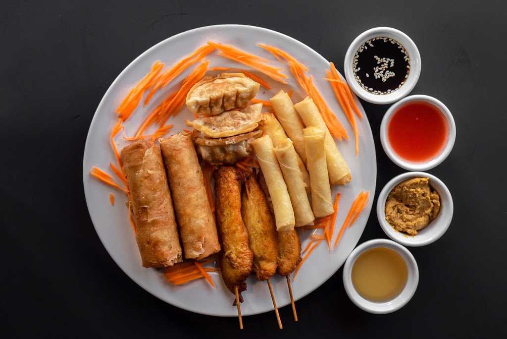 Red Moon Asian Cuisine | restaurant | 582 Prairie Center Dr, Eden Prairie, MN 55344, USA | 9529416556 OR +1 952-941-6556