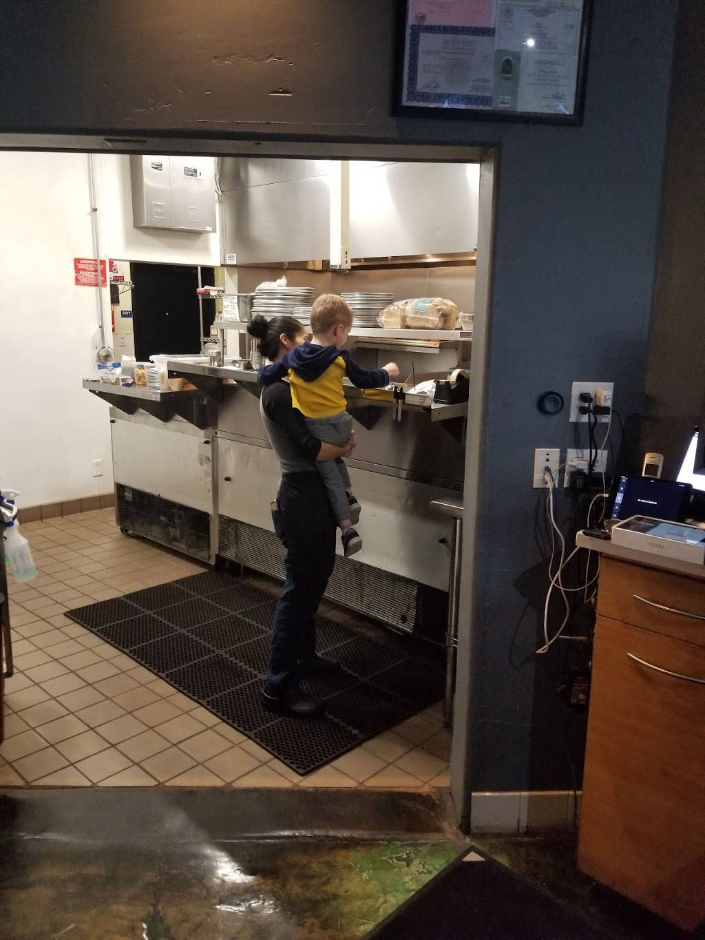 Mangos Burger Bar | restaurant | 1930 K St, Sacramento, CA 95811, USA | 9164922922 OR +1 916-492-2922