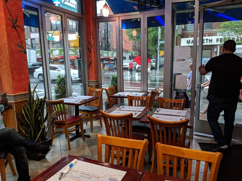 Gyro World Ridgewood | restaurant | 66-57 Fresh Pond Rd, Ridgewood, NY 11385, USA | 7183664976 OR +1 718-366-4976