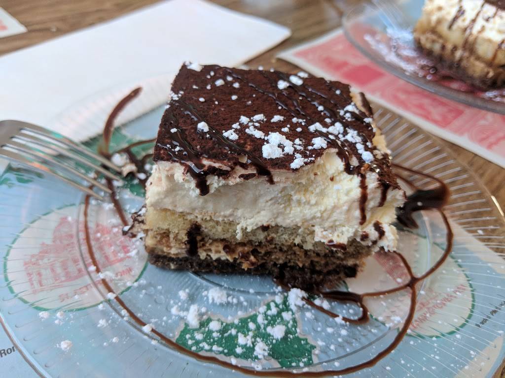 Giovannis Family Italian Restaurant | restaurant | 4050 N Bend Rd, Cincinnati, OH 45211, USA | 5133899777 OR +1 513-389-9777