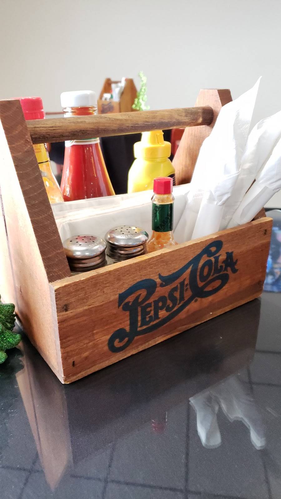 Smokeys Neighborhood Grill | restaurant | 501 E Bangs Ave, Modesto, CA 95356, USA | 2095546999 OR +1 209-554-6999