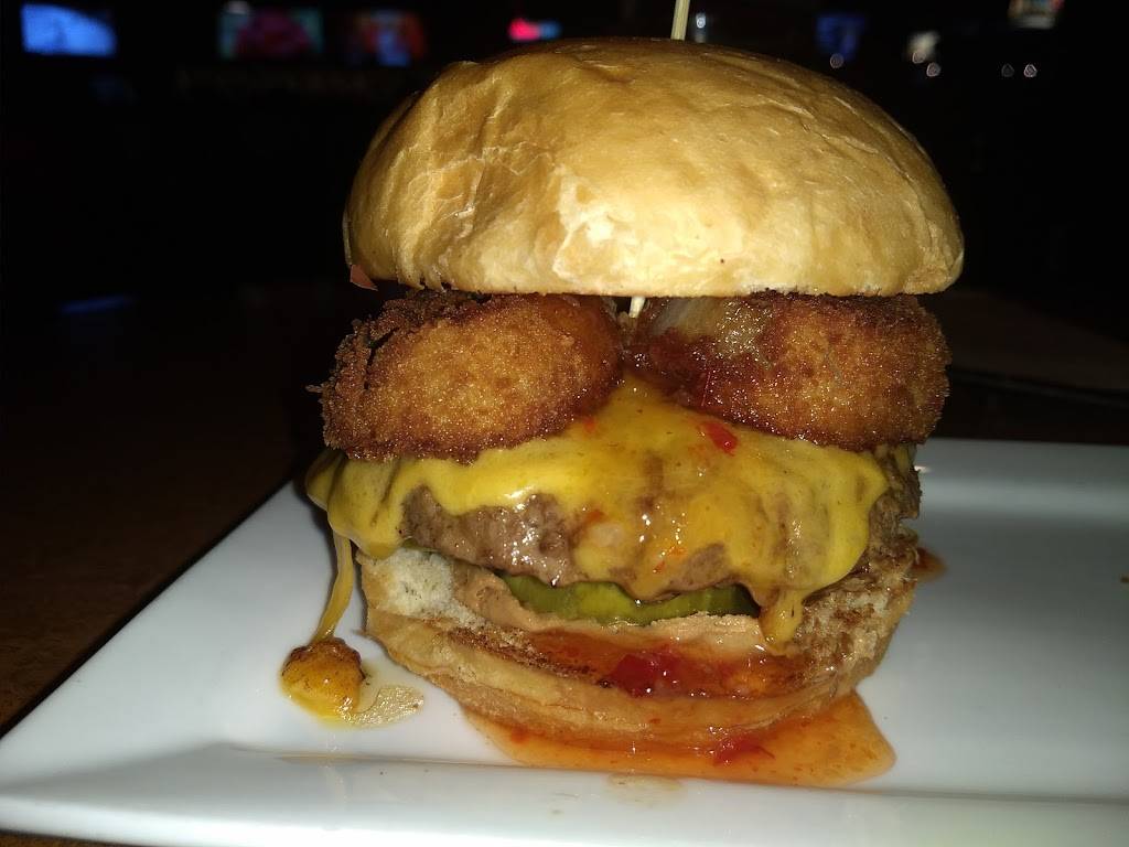 Sportsbook Bar and Grill | restaurant | 9660 E Arapahoe Rd, Greenwood Village, CO 80112, USA | 3037991300 OR +1 303-799-1300