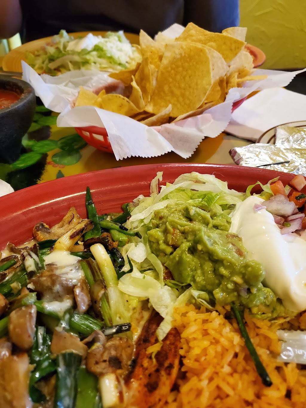 La Fiesta | restaurant | 4420 E 10th St #126, Greenville, NC 27858, USA | 2523212435 OR +1 252-321-2435