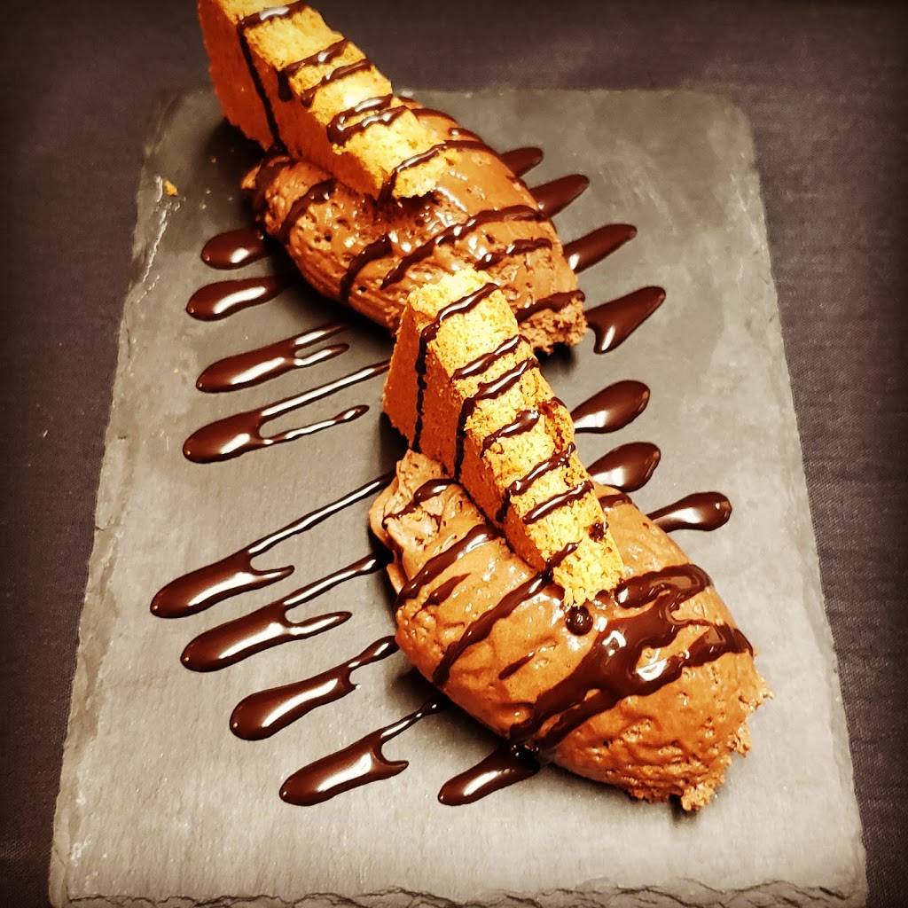 The Zulu Hut | restaurant | 67 Bow St 2nd Floor, Portsmouth, NH 03801, USA | 6035010111 OR +1 603-501-0111