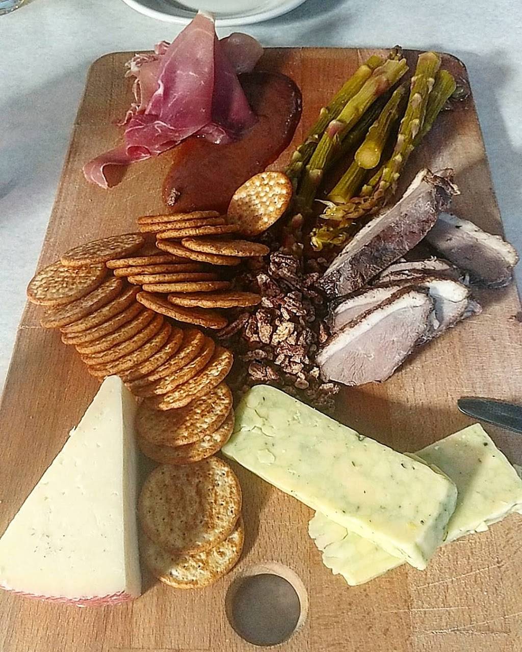 Chops & Hops | restaurant | 2 S Main St #112, Watkinsville, GA 30677, USA | 7063101101 OR +1 706-310-1101