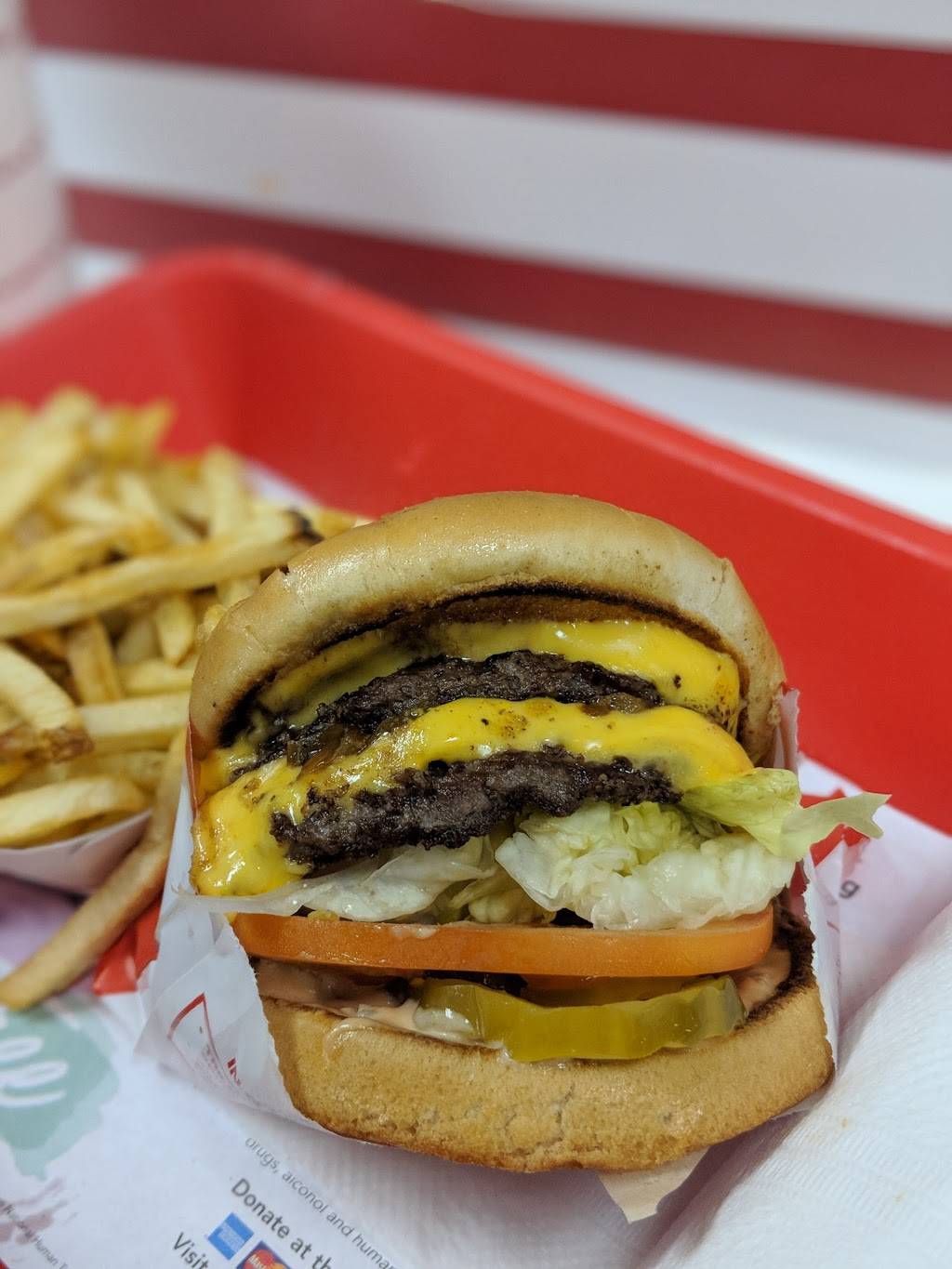 In-N-Out Burger | restaurant | 108 E Easton St, Rialto, CA 92376, USA | 8007861000 OR +1 800-786-1000