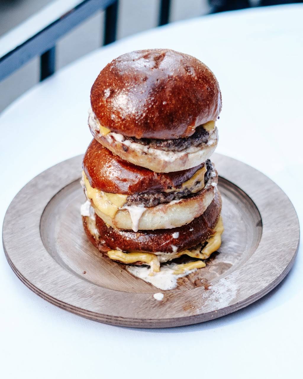 Luxbar | restaurant | 18 E Bellevue Pl, Chicago, IL 60611, USA | 3126423400 OR +1 312-642-3400