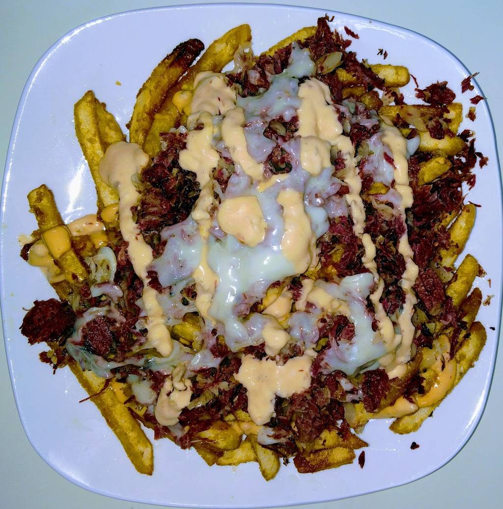 Malones Irish Hideaway | restaurant | 271 Barker Rd, Oswego, NY 13126, USA | 3153427355 OR +1 315-342-7355