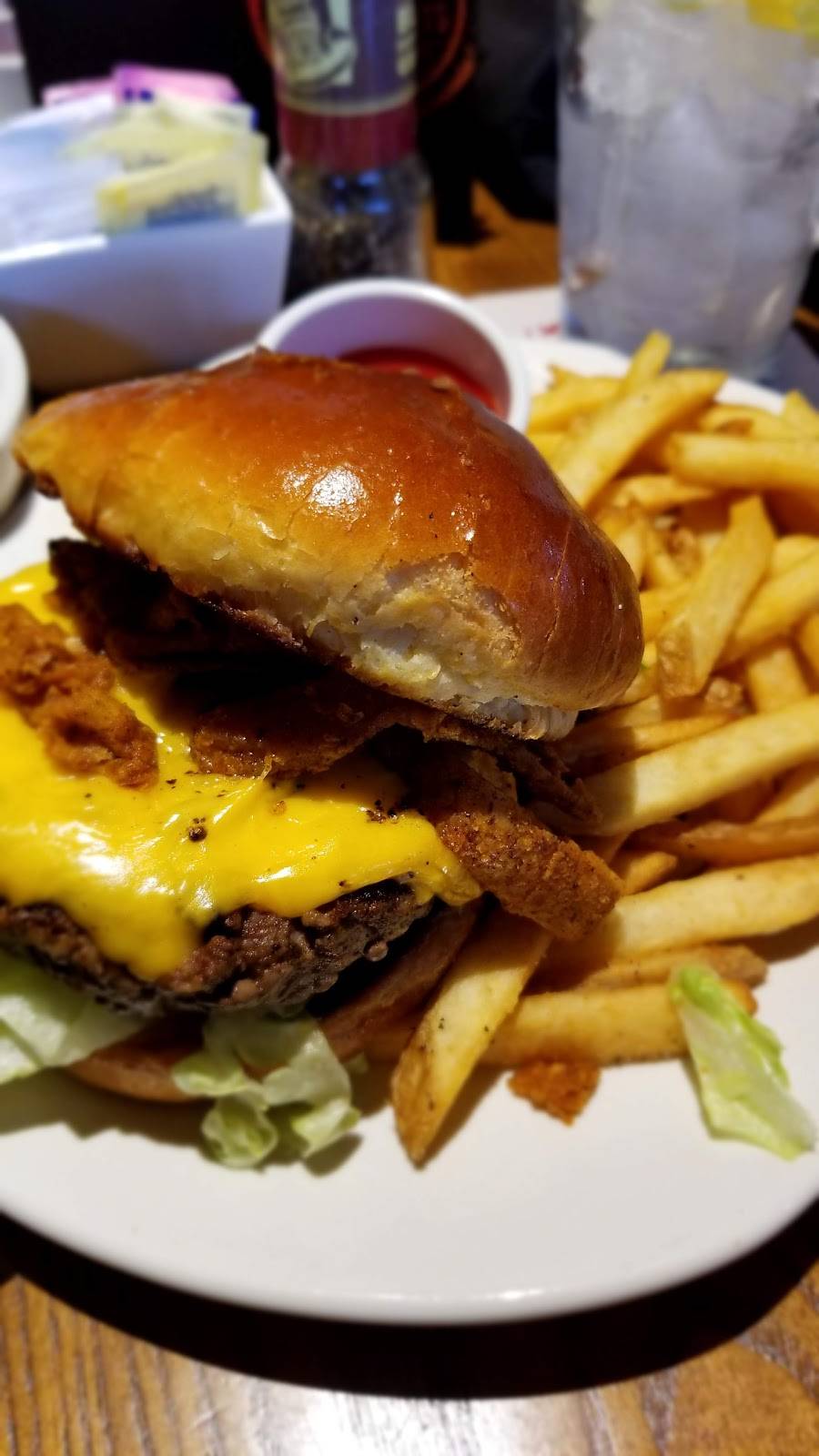 Outback Steakhouse | restaurant | 100 N Pointe Blvd, Lancaster, PA 17601, USA | 7175694500 OR +1 717-569-4500