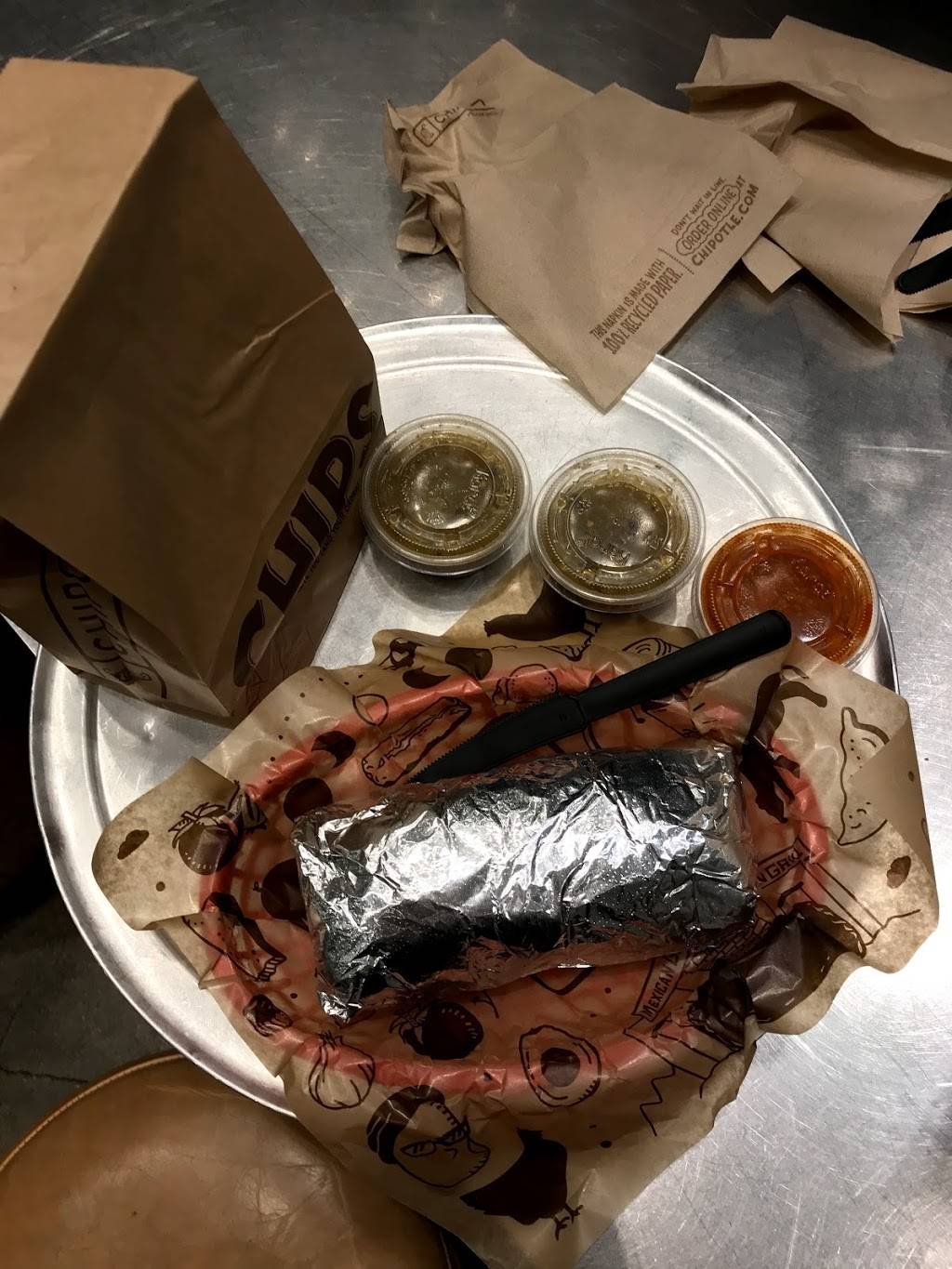 Chipotle Mexican Grill | restaurant | 475 N Beverly Dr, Beverly Hills, CA 90210, USA | 4242531661 OR +1 424-253-1661