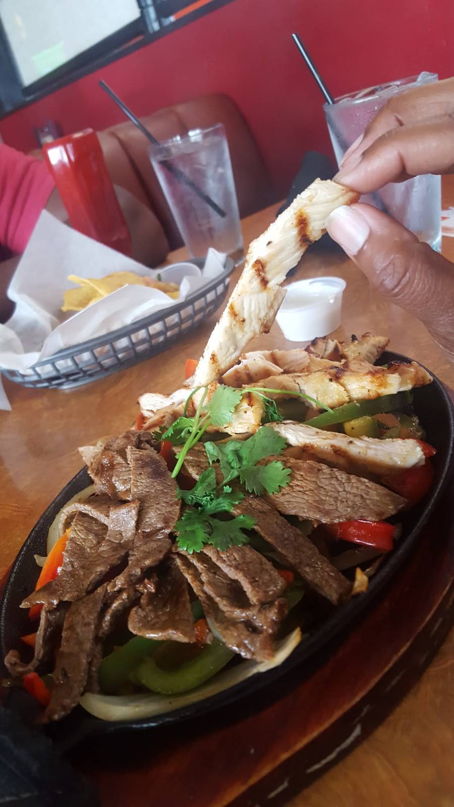 Cantina Azteca | restaurant | 6400 Fair Oaks Blvd, Carmichael, CA 95608, USA | 9169938411 OR +1 916-993-8411