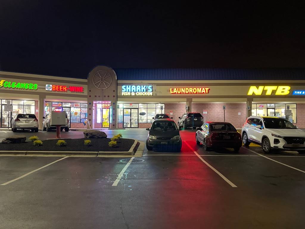 Shark’s Fish & Chicken | restaurant | 9900 k, Greenbelt Rd, Lanham, MD 20706, USA | 2407908255 OR +1 240-790-8255