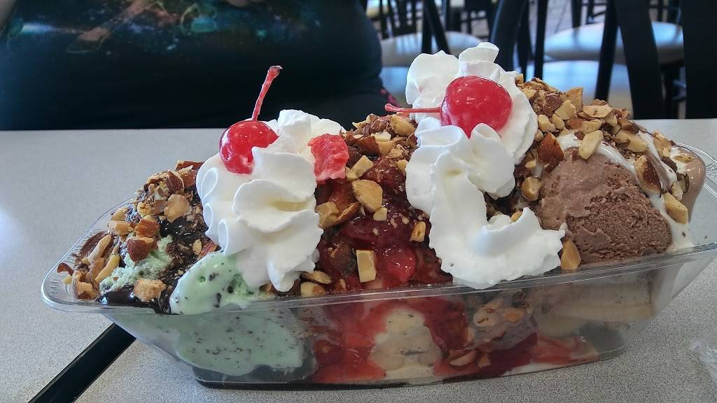 Braums Ice Cream & Burger Restaurant | restaurant | 2802 Lavon Dr, Garland, TX 75040, USA | 9724952221 OR +1 972-495-2221