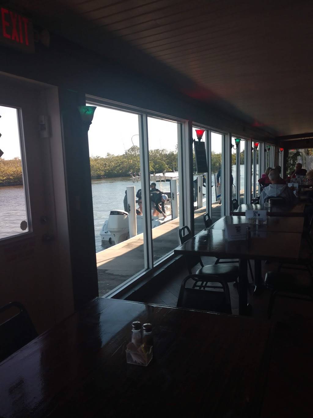 Alligator Creek Bar & Grill | restaurant | 5500 Deltona Dr, Punta Gorda, FL 33950, USA | 9416392633 OR +1 941-639-2633