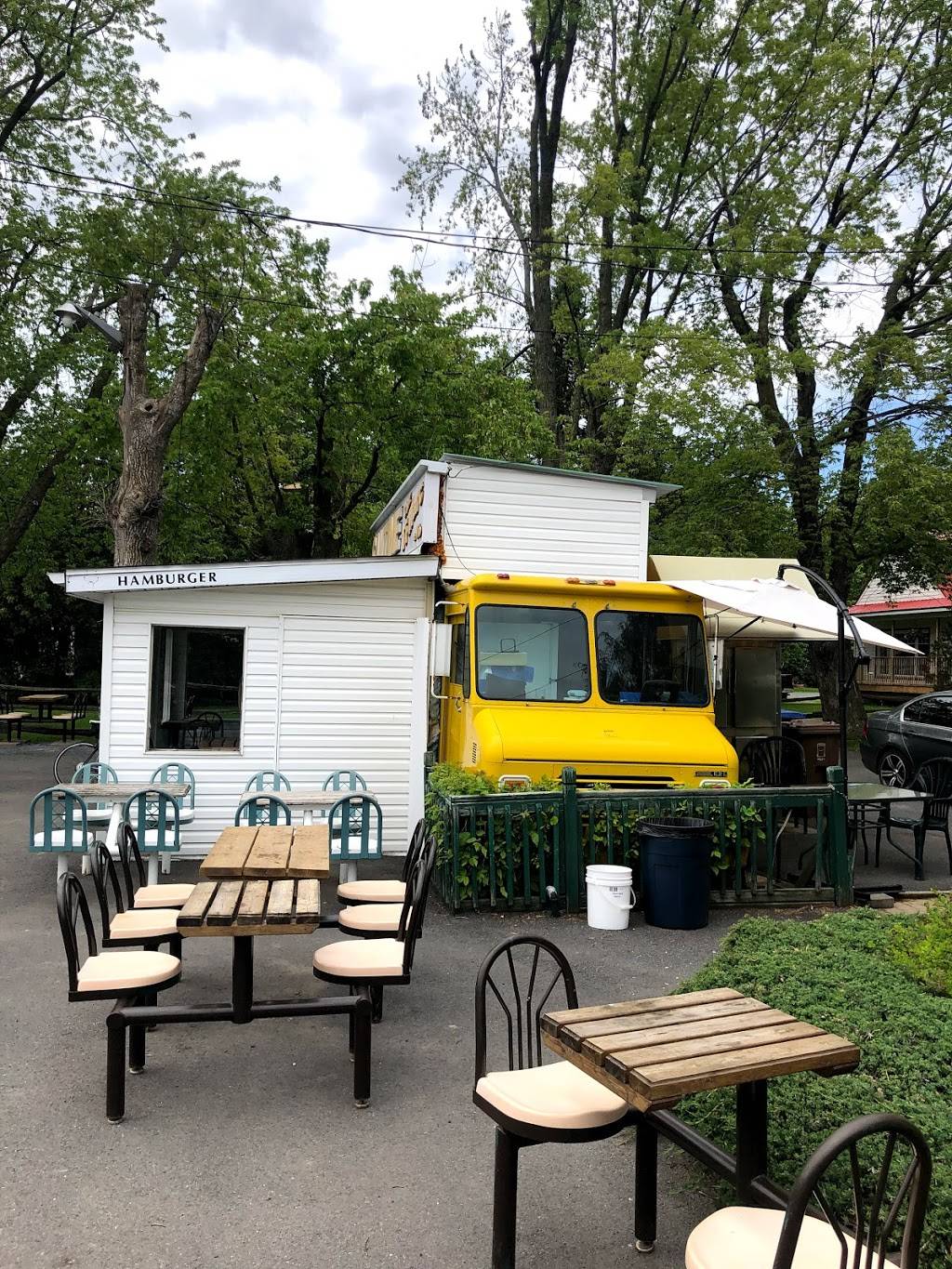 cantine chez ti -marc | restaurant | 168 Rue Saint Joseph, Mont-Saint-Grégoire, QC J0J, Canada | 4503589054 OR +1 450-358-9054