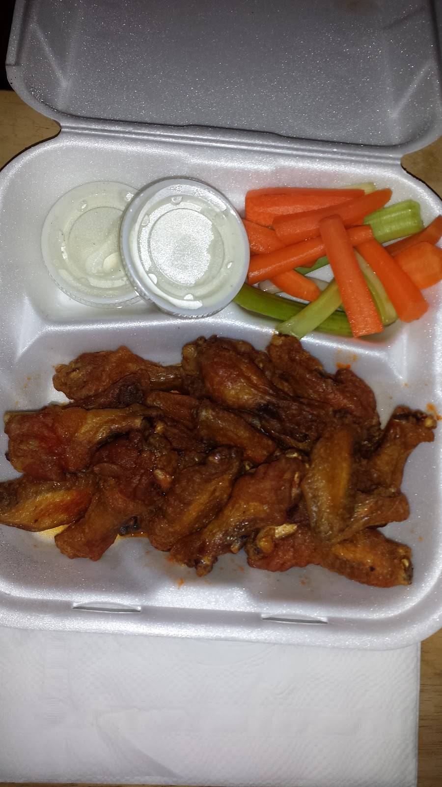 Crazy Hot Wings | restaurant | 7102 Foothill Blvd, Tujunga, CA 91042, USA | 8183521883 OR +1 818-352-1883