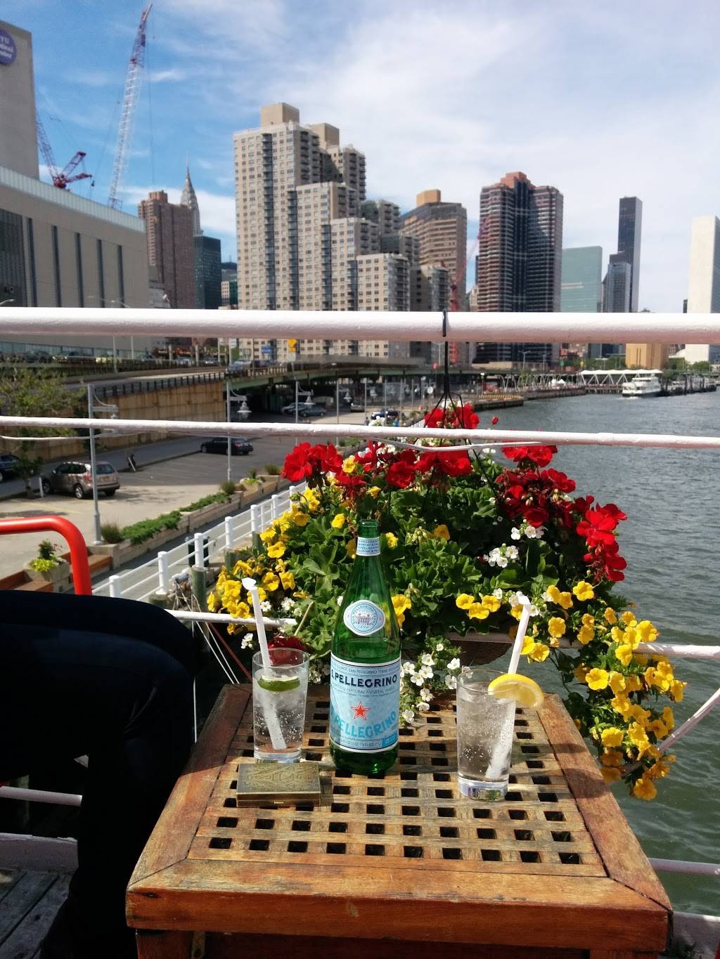 The Crows Nest | meal takeaway | The East River between 28th Street and 32nd Street, New York, NY 10016, USA | 2126833333 OR +1 212-683-3333