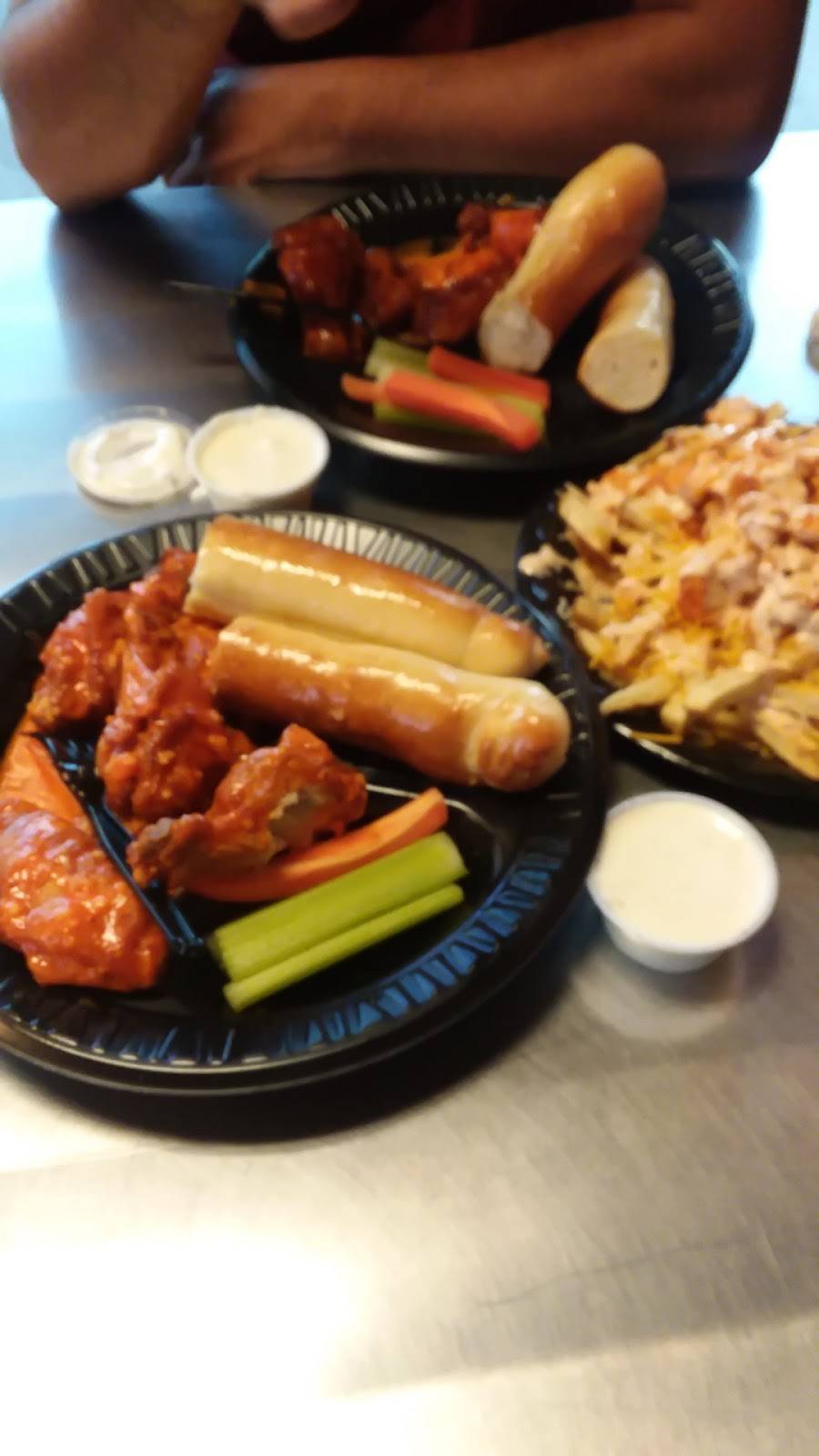 Epic Wings N Things | restaurant | 40942 California Oaks Rd, Murrieta, CA 92562, USA | 9514612331 OR +1 951-461-2331