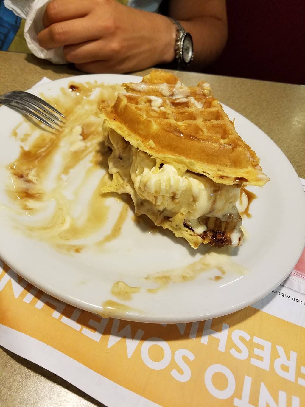 Dennys | restaurant | 363 S Schmale Rd, Carol Stream, IL 60188, USA | 6306538996 OR +1 630-653-8996