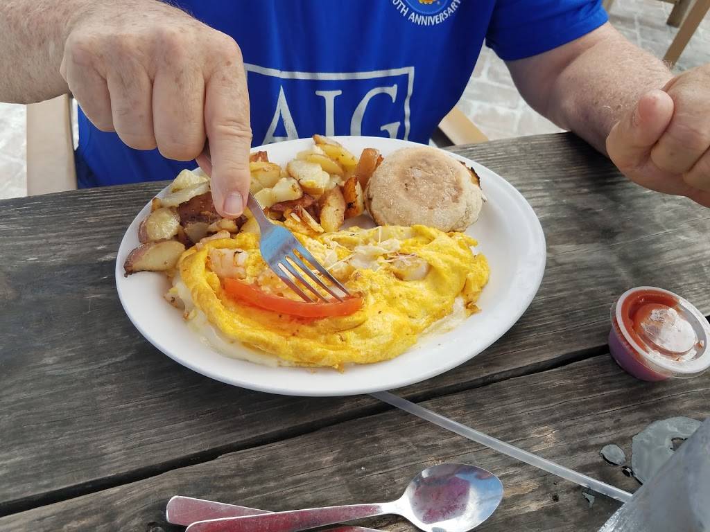 Gulf Drive Cafe | restaurant | 900 Gulf Dr N, Bradenton Beach, FL 34217, USA | 9417781919 OR +1 941-778-1919