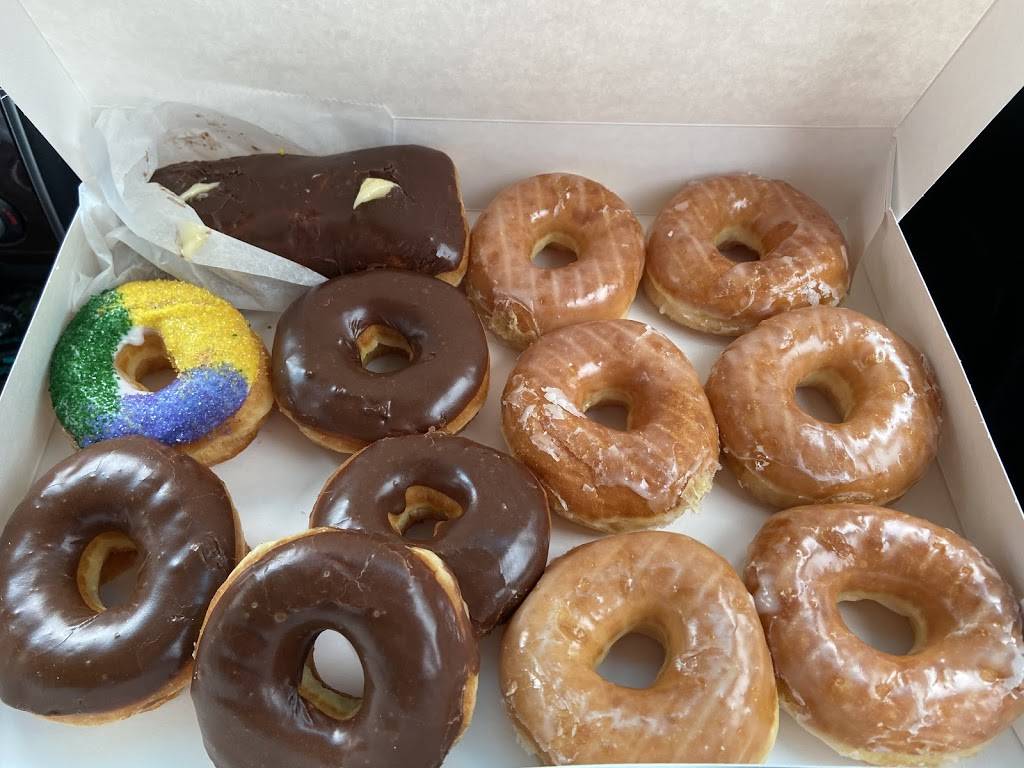 Lacombe Donuts & Breakfast | restaurant | 27395 U.S. Hwy 190, Lacombe, LA 70445, USA | 9852189290 OR +1 985-218-9290