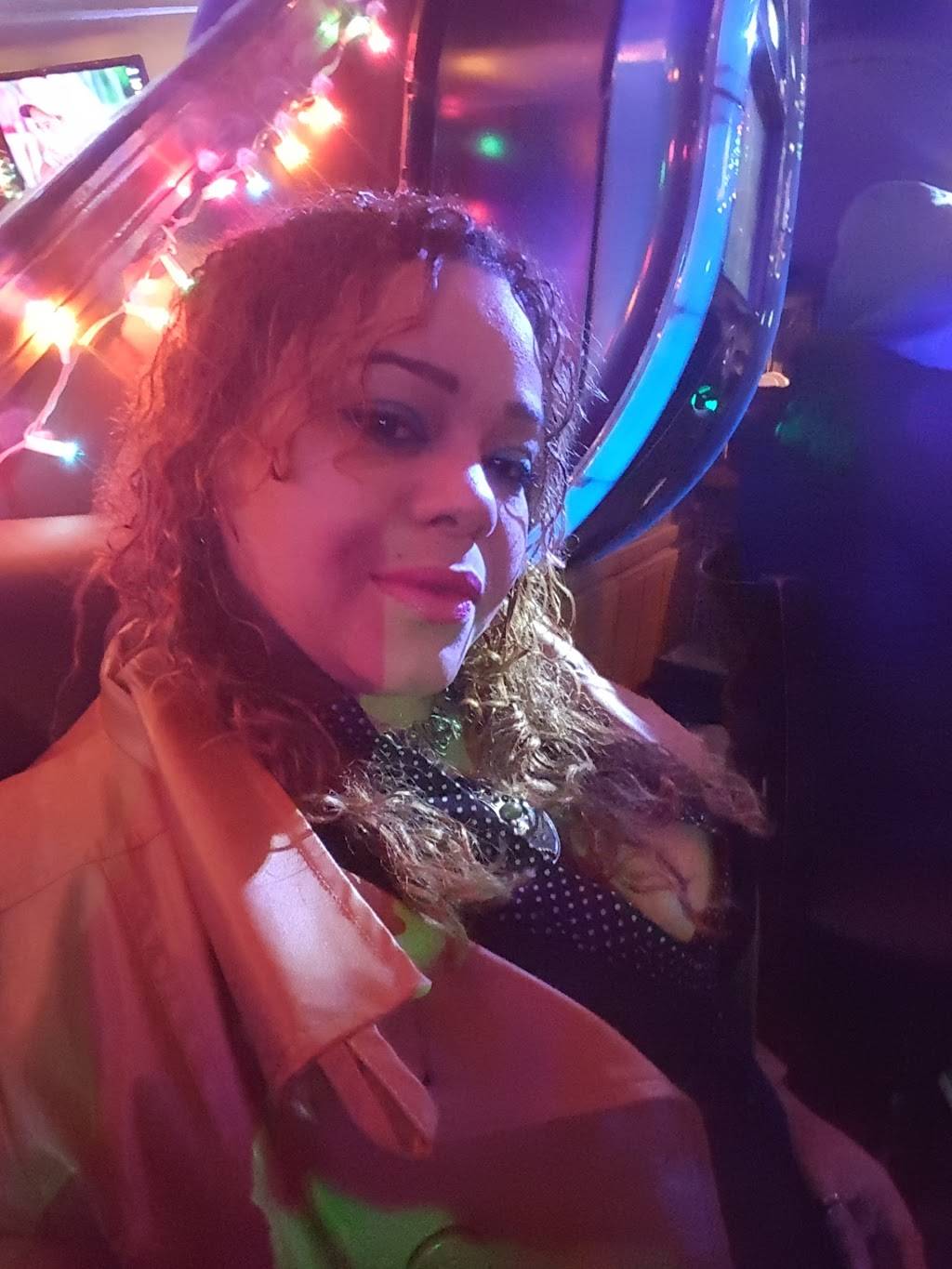 La Rola | restaurant | 400 E 198th St, Bronx, NY 10458, USA | 9176881448 OR +1 917-688-1448