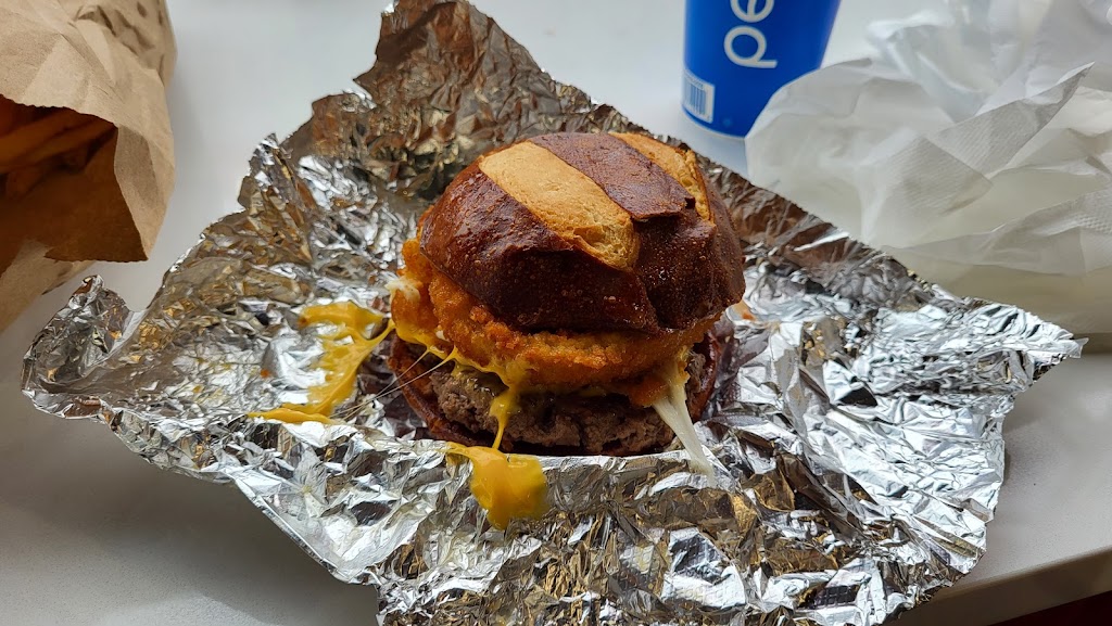 Zos Good Burger - Livonia | restaurant | 39350 Six Mile Rd #100, Livonia, MI 48152, USA | 7345358080 OR +1 734-535-8080