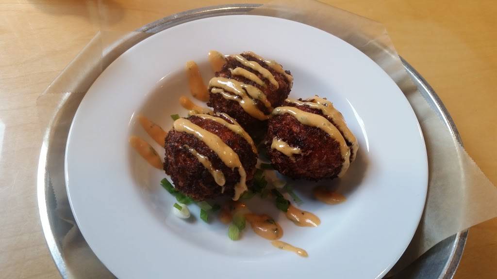 Harvest | restaurant | 136 E Front St, Traverse City, MI 49684, USA | 2314866037 OR +1 231-486-6037