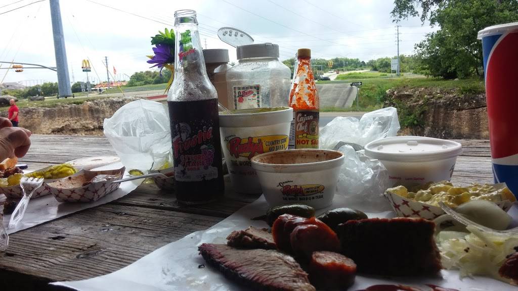 Rudys "Country Store" and Bar-B-Q | restaurant | 10623 Westover Hills Blvd, San Antonio, TX 78251, USA | 2106537839 OR +1 210-653-7839