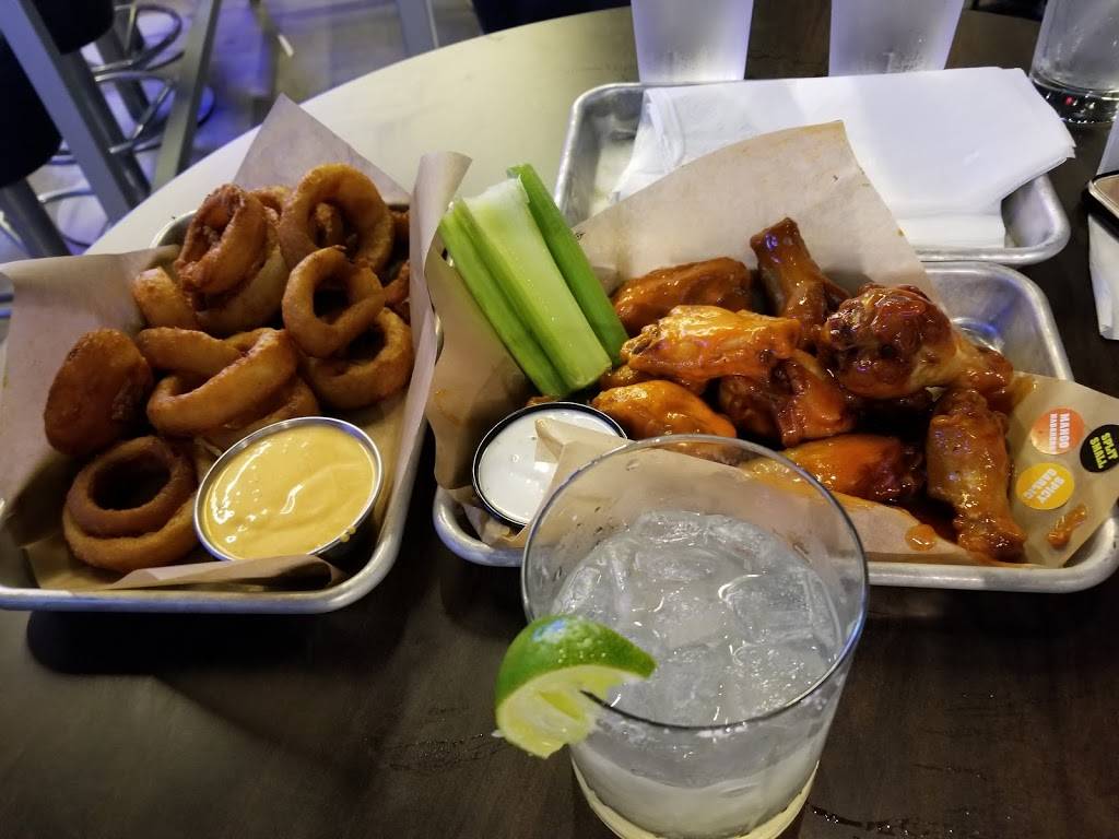 Buffalo Wild Wings | restaurant | 1835 Harbor Blvd, Costa Mesa, CA 92627, USA | 9496423219 OR +1 949-642-3219