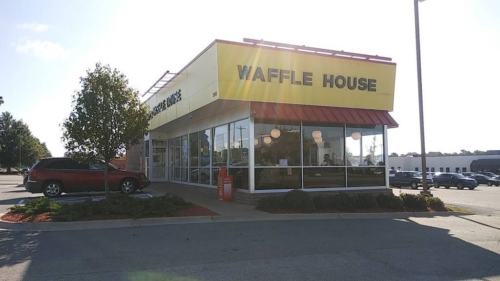 Waffle House | meal takeaway | 2103 S Tarboro St, Wilson, NC 27893, USA | 2522069955 OR +1 252-206-9955