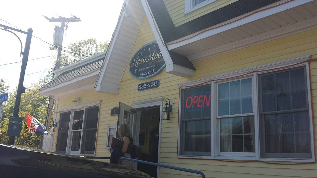 The New Moon | restaurant | 17 Pepperell Square, Saco, ME 04072, USA | 2072822241 OR +1 207-282-2241